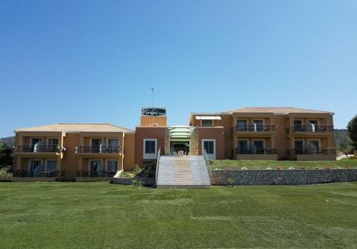 Aparthotel Finiki Plaza