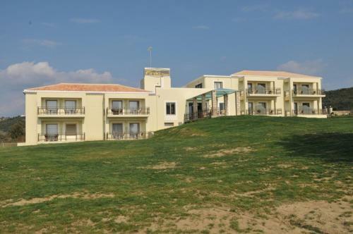 Aparthotel Finiki Plaza