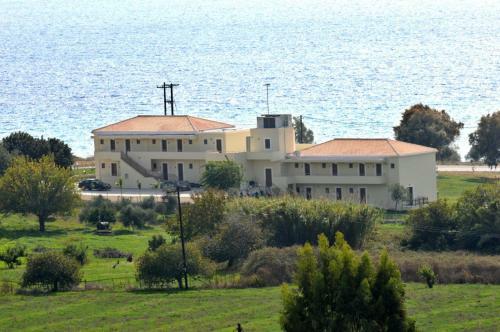 Aparthotel Finiki Plaza