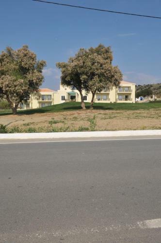 Aparthotel Finiki Plaza