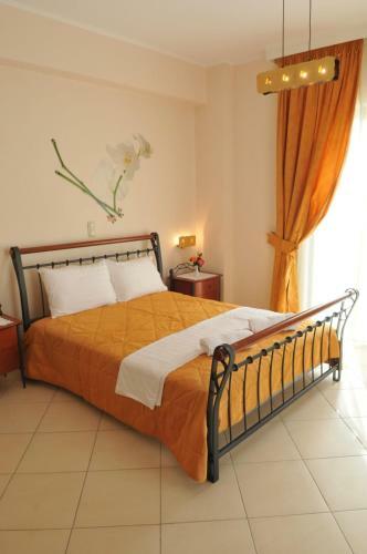 Aparthotel Finiki Plaza