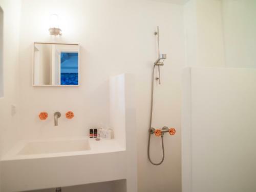 Hostal Tutti Blu Tinos Living Space