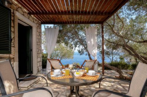 Nereidi Pool Villas