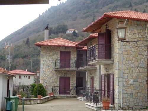 Hostal Alonaki Guesthouse