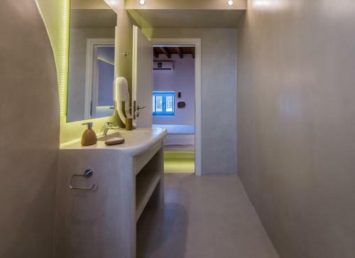Plaka Suites