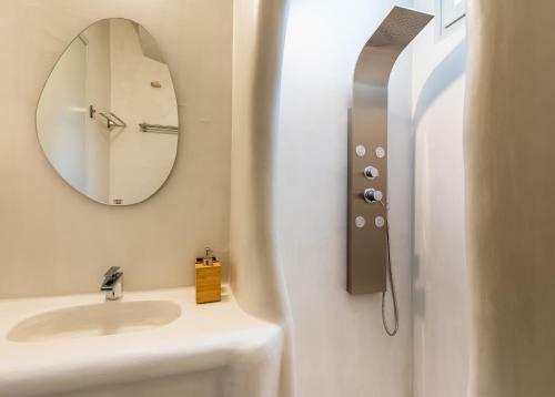 Plaka Suites