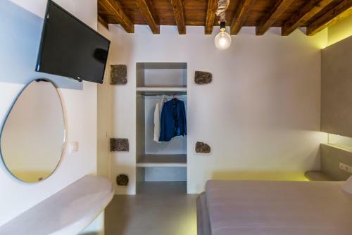 Plaka Suites