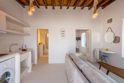 Plaka Suites