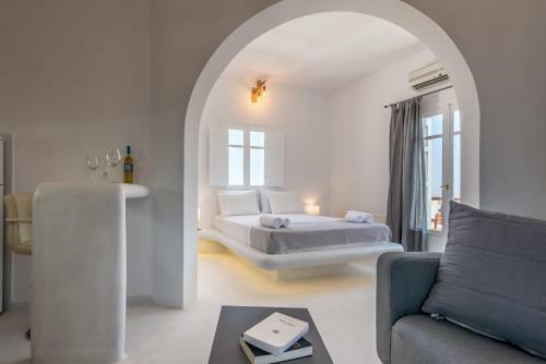 Plaka Suites