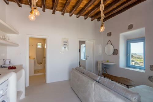 Plaka Suites