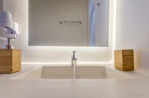 Plaka Suites