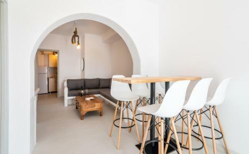 Plaka Suites