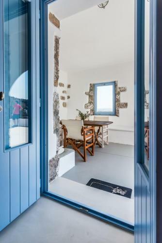 Plaka Suites