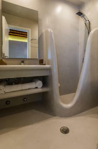 Plaka Suites