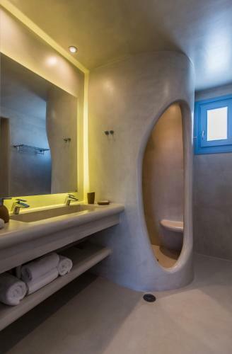 Plaka Suites