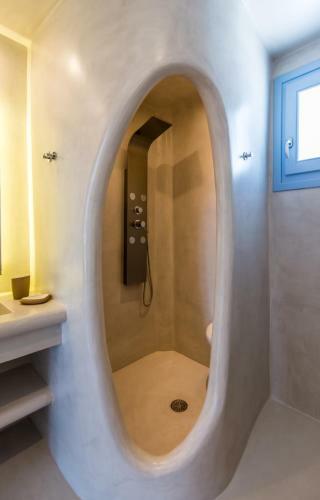 Plaka Suites