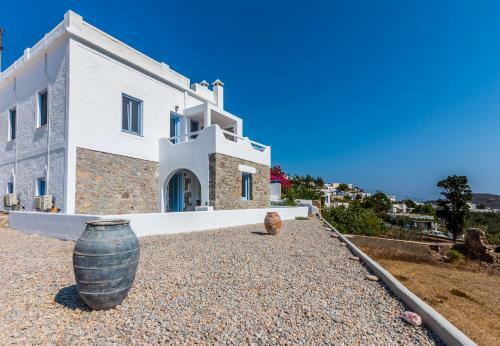 Plaka Suites
