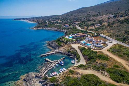 Skala Villa Sleeps 6 Pool Air Con Wifi
