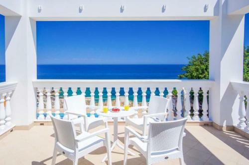 Skala Villa Sleeps 6 Pool Air Con Wifi