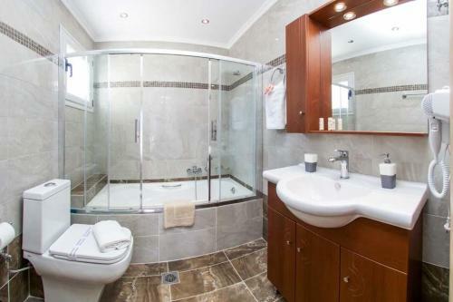Skala Villa Sleeps 6 Pool Air Con Wifi