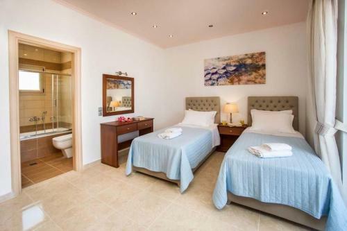 Skala Villa Sleeps 6 Pool Air Con Wifi