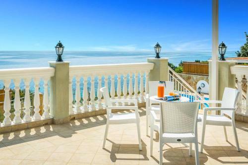 Villa Azure