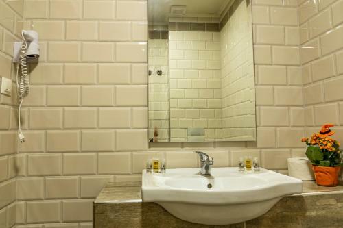 Dafni Plus Hotel