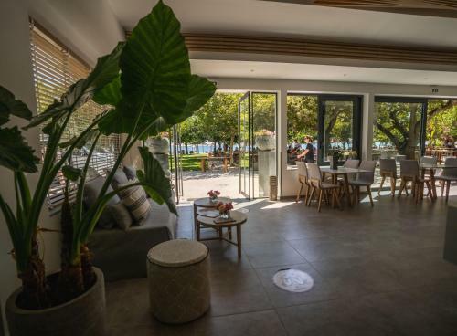 Hotel Zoe Seaside Resort