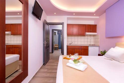 Studios Apartments Irini Patira