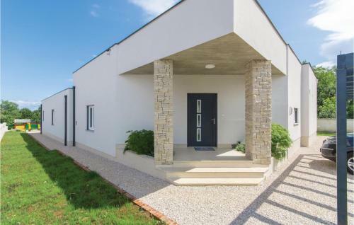 Three-bedroom Holiday Home In Marici