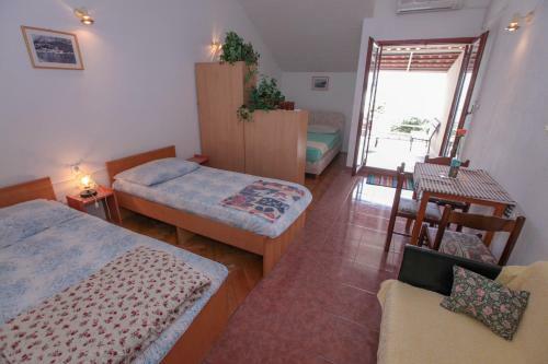 Hostal Apartments Manuela