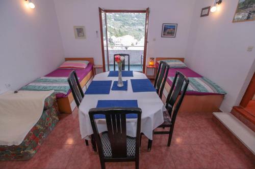 Hostal Apartments Manuela