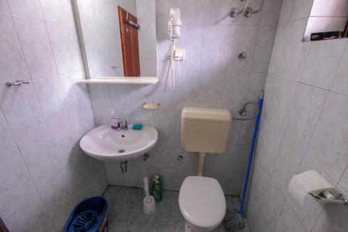 Hostal Apartments Manuela