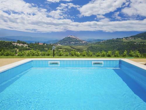 Superb Villa In Karojba With Private Pool