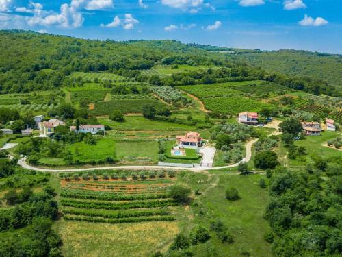 Superb Villa In Karojba With Private Pool