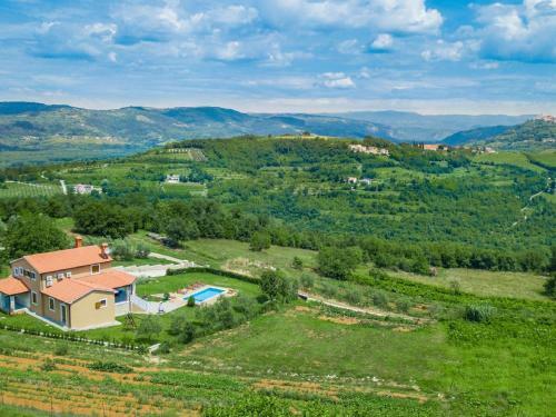 Superb Villa In Karojba With Private Pool