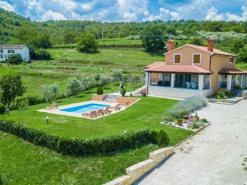 Superb Villa In Karojba With Private Pool