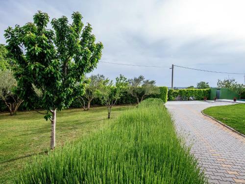 Peaceful Holiday Home With Pool In Kakma