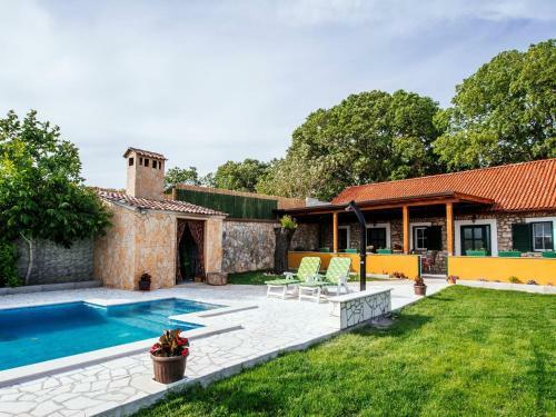 Peaceful Holiday Home With Pool In Kakma