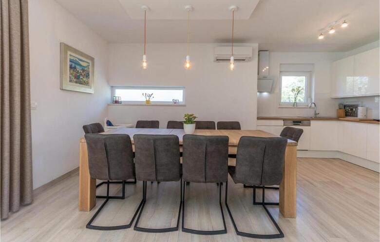 Five-bedroom Holiday Home In Kakma