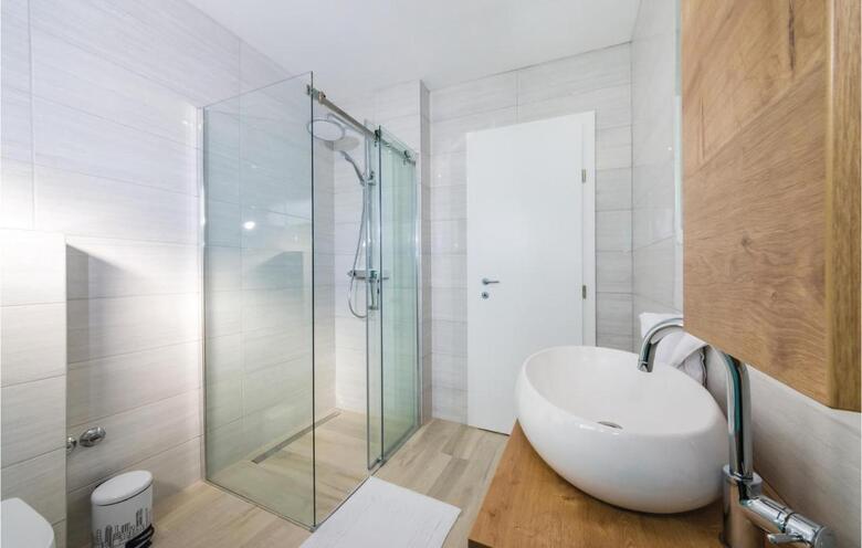 Five-bedroom Holiday Home In Kakma