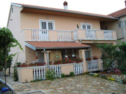 Apartments Bor - 20m From The Beach