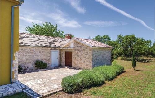 Three-bedroom Holiday Home In Bukovic