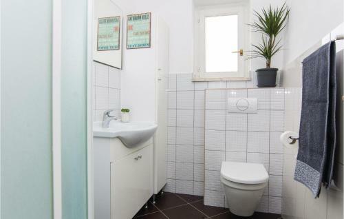 Three-bedroom Holiday Home In Bukovic