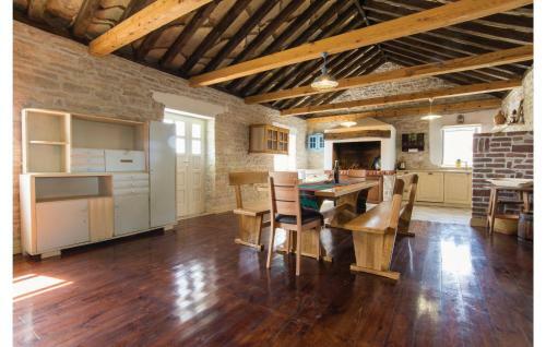 Three-bedroom Holiday Home In Bukovic