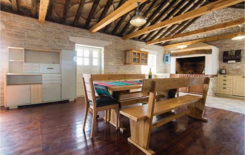 Three-bedroom Holiday Home In Bukovic