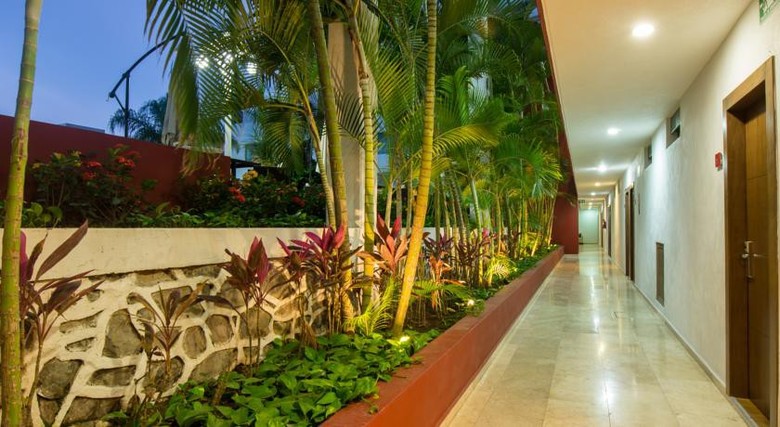 Hotel La Estancia Tapat�a