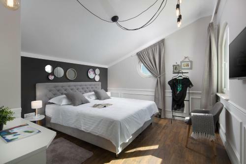 Villa Green Frame