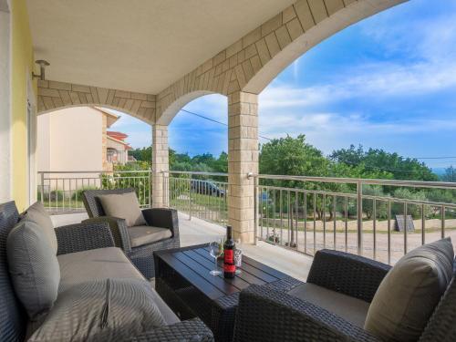 Gorgeous Villa In Lisicic By The Forest