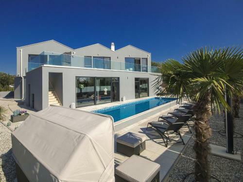 Luxury Villa With Private Pool In Labinci